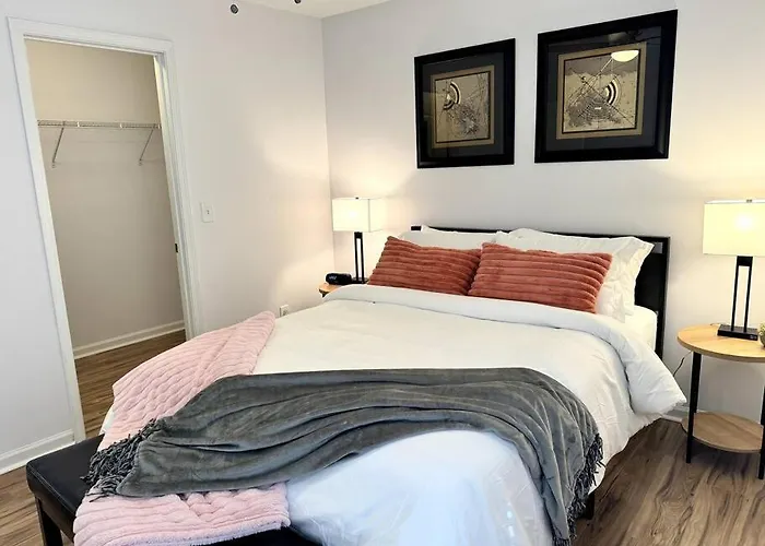 Bright Spacious Renovated Home Master On Main