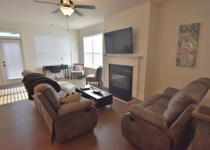 Bright, Charming, Modern Townhouse In Winder